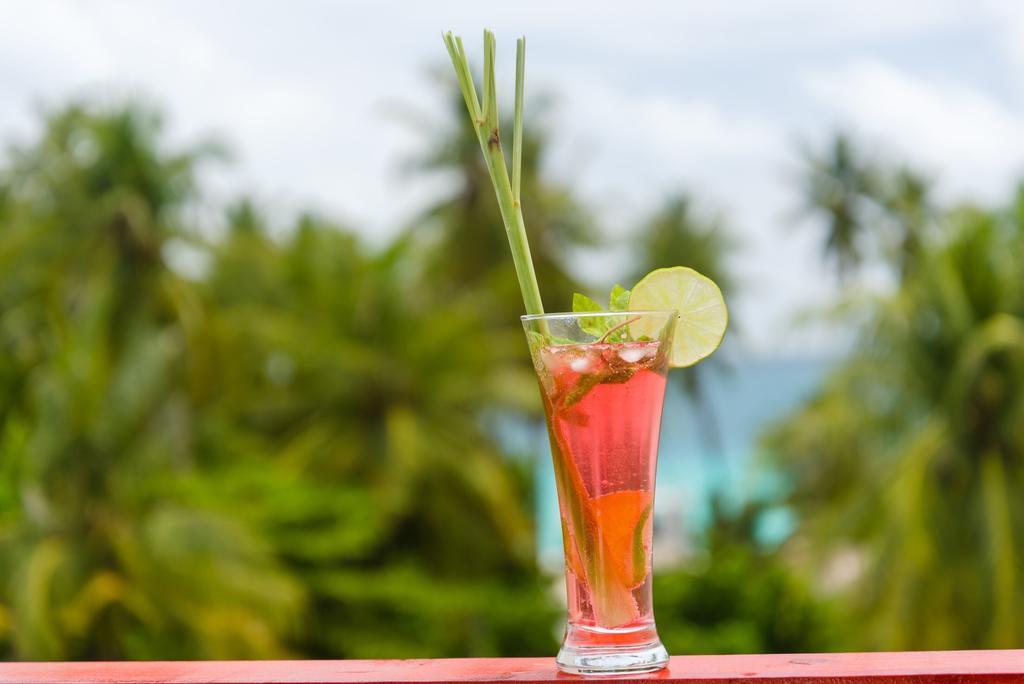 White Dhigurah 3* Dhigurah (Alif Dhaal Atoll)