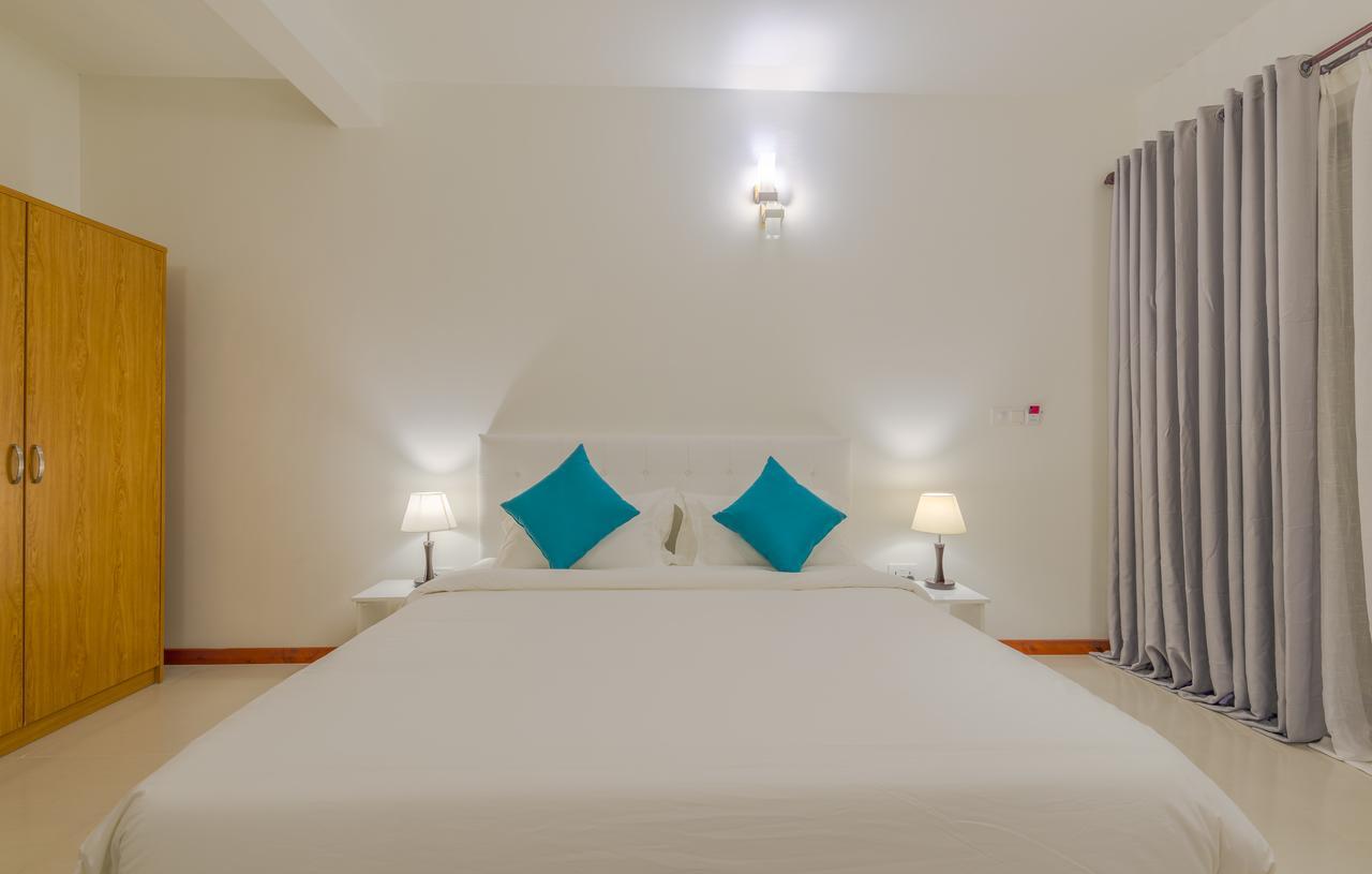 White Dhigurah Dhigurah (Alif Dhaal Atoll)