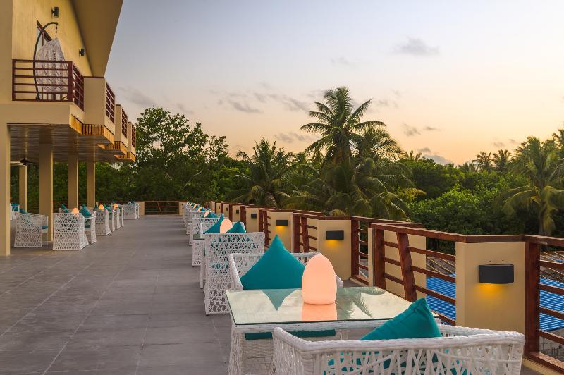 White Dhigurah Dhigurah (Alif Dhaal Atoll)